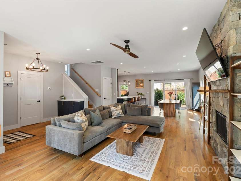 152 Joyner Avenue, Asheville, NC 28806.  MLS# CAR4302558, YatesRealty ID 3427. 