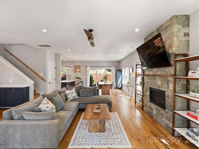 152 Joyner Avenue, Asheville, NC 28806.  MLS# CAR4302558, YatesRealty ID 3427. 