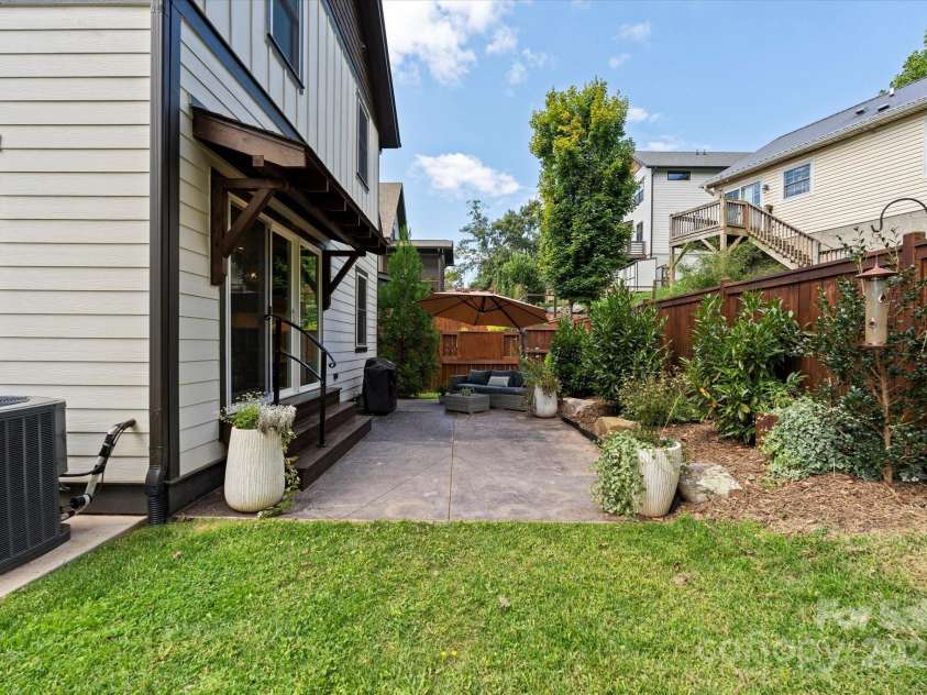 152 Joyner Avenue, Asheville, NC 28806.  MLS# CAR4302558, YatesRealty ID 3427. 