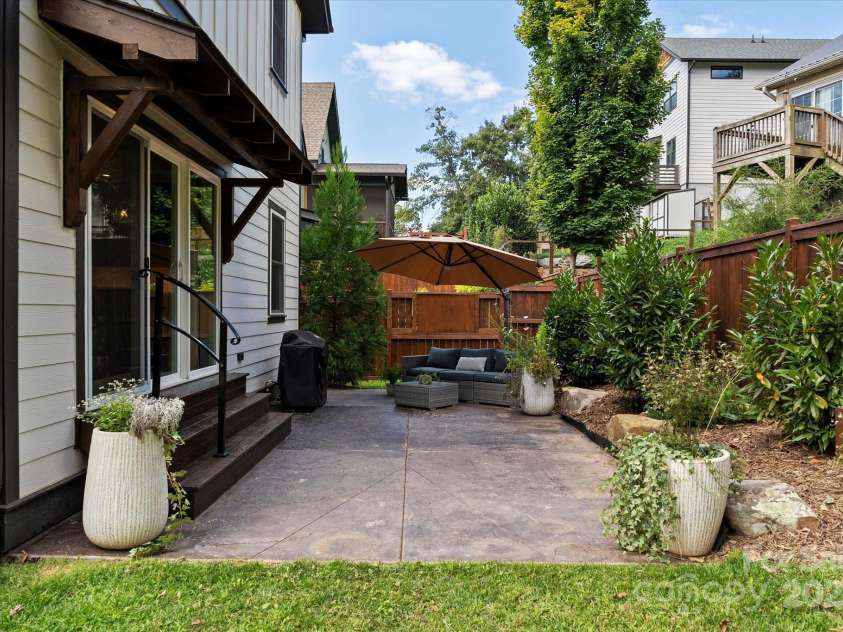 152 Joyner Avenue, Asheville, NC 28806.  MLS# CAR4302558, YatesRealty ID 3427. 