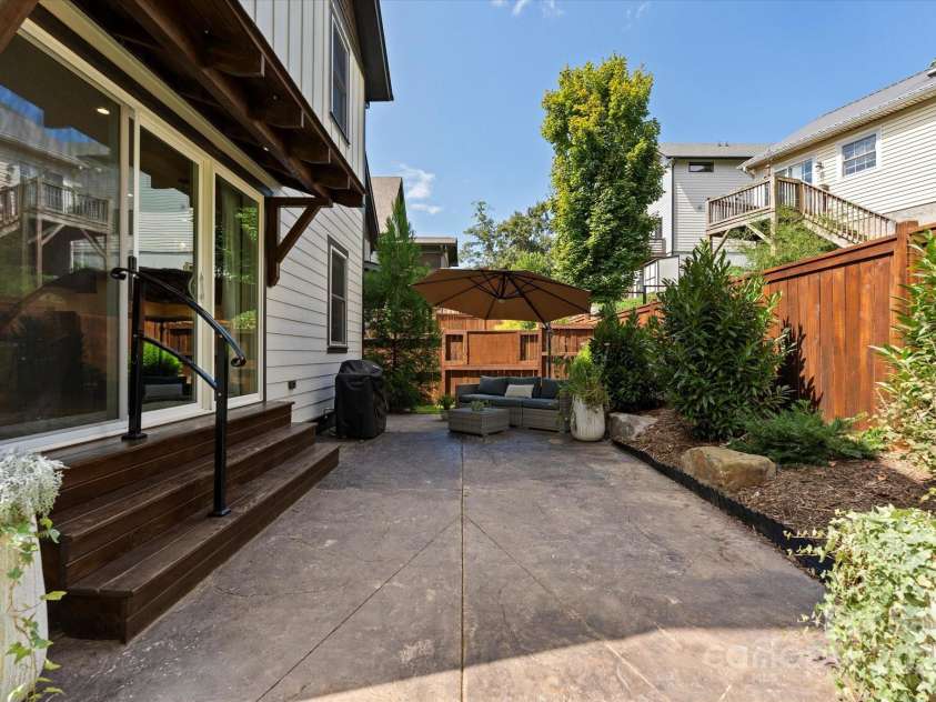 152 Joyner Avenue, Asheville, NC 28806.  MLS# CAR4302558, YatesRealty ID 3427. 