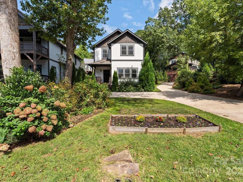 152 Joyner Avenue, Asheville, NC 28806.  MLS# CAR4302558, YatesRealty ID 3427. 
