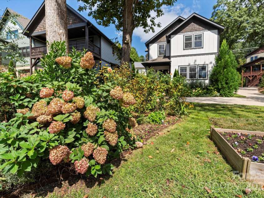 152 Joyner Avenue, Asheville, NC 28806.  MLS# CAR4302558, YatesRealty ID 3427. 