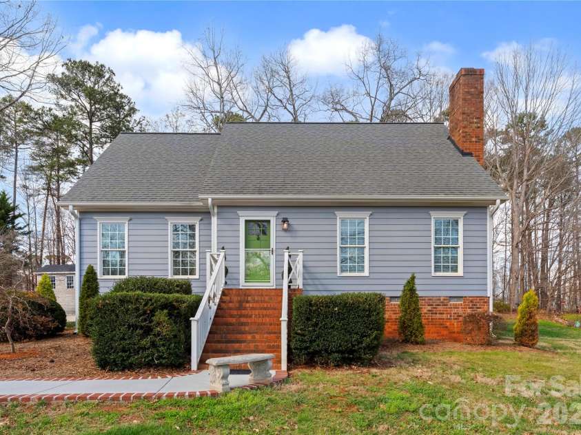 39 Bowen Drive, Belmont, NC 28012.  MLS# CAR4353669, YatesRealty ID 3427. 