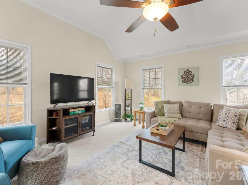 39 Bowen Drive, Belmont, NC 28012.  MLS# CAR4353669, YatesRealty ID 3427. 
