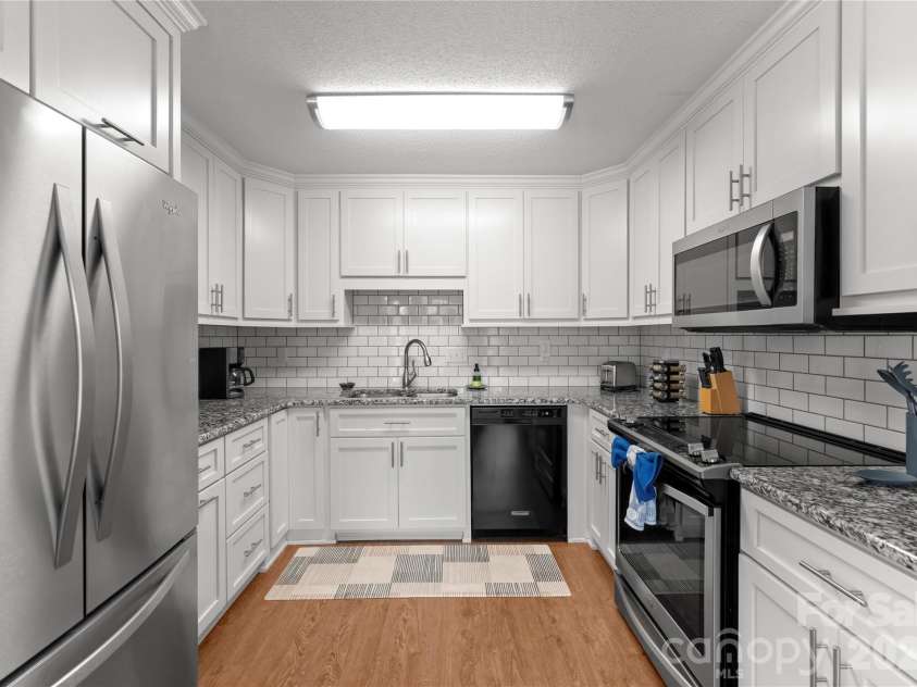 39 Bowen Drive, Belmont, NC 28012.  MLS# CAR4353669, YatesRealty ID 3427. 