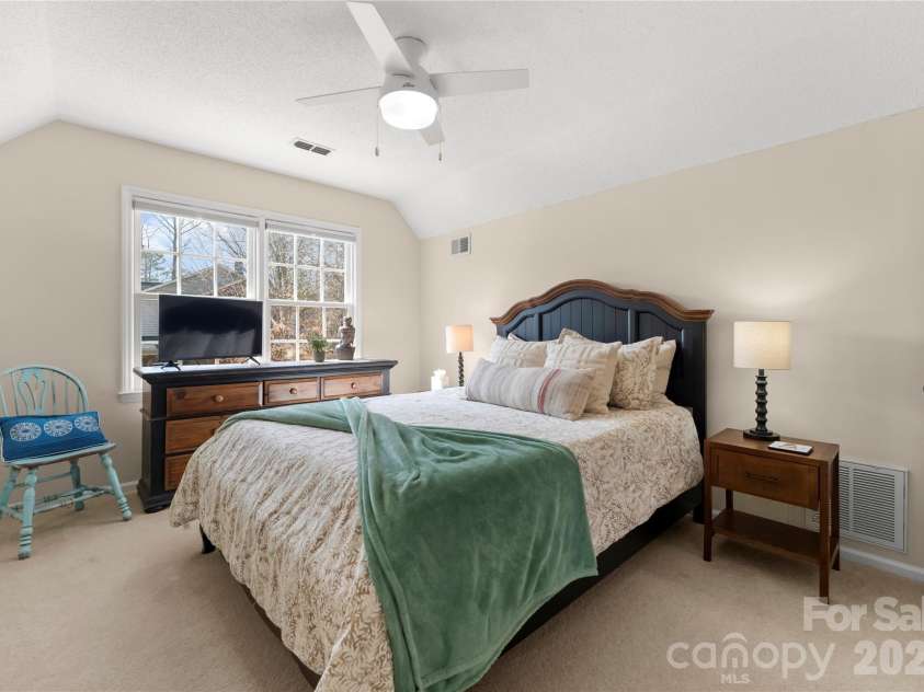 39 Bowen Drive, Belmont, NC 28012.  MLS# CAR4353669, YatesRealty ID 3427. 