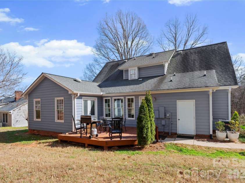 39 Bowen Drive, Belmont, NC 28012.  MLS# CAR4353669, YatesRealty ID 3427. 