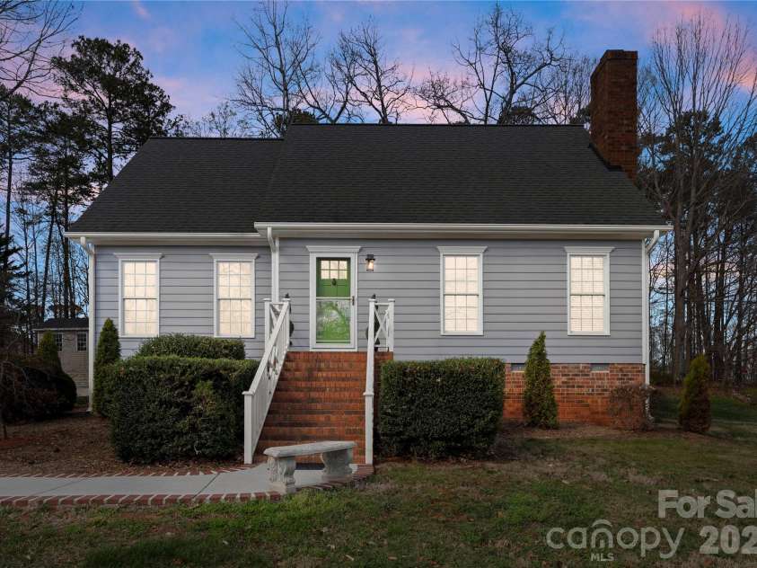 39 Bowen Drive, Belmont, NC 28012.  MLS# CAR4353669, YatesRealty ID 3427. 