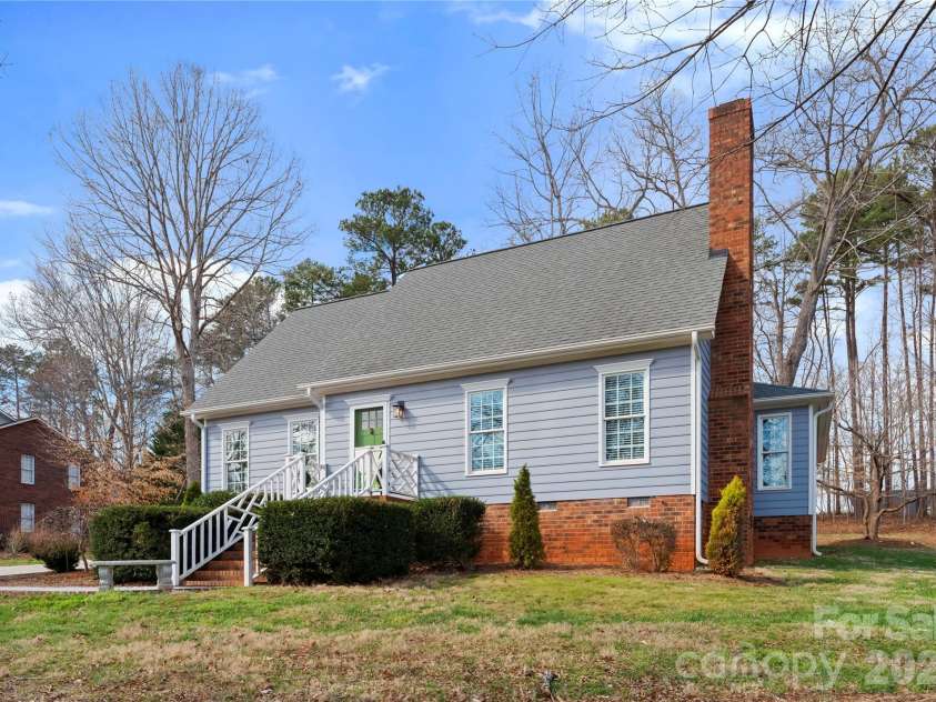 39 Bowen Drive, Belmont, NC 28012.  MLS# CAR4353669, YatesRealty ID 3427. 