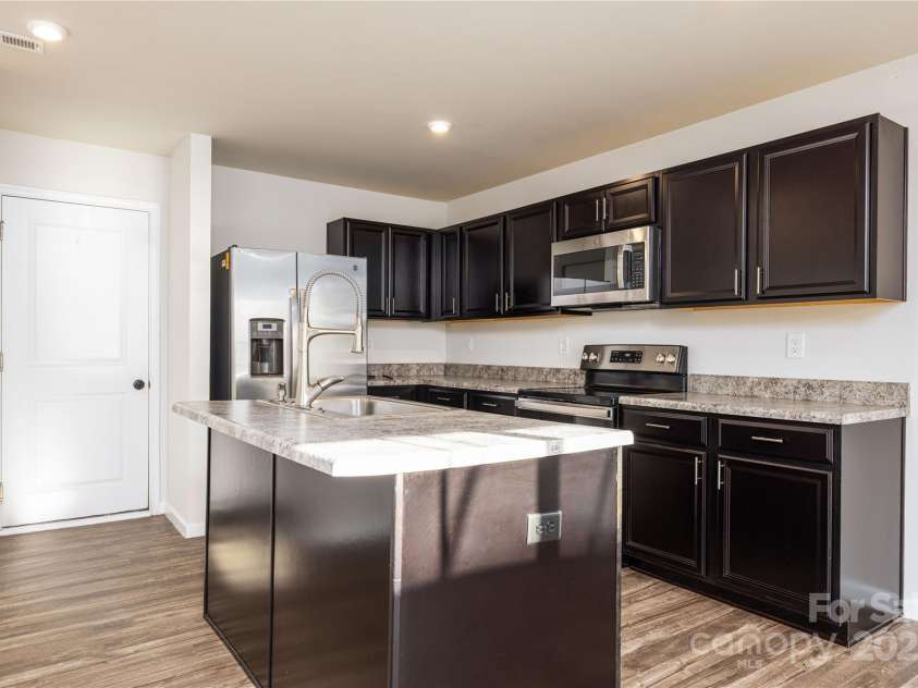 4013 Bowline Drive, Charlotte, NC 28269.  MLS# CAR4237357, YatesRealty ID 3427. 