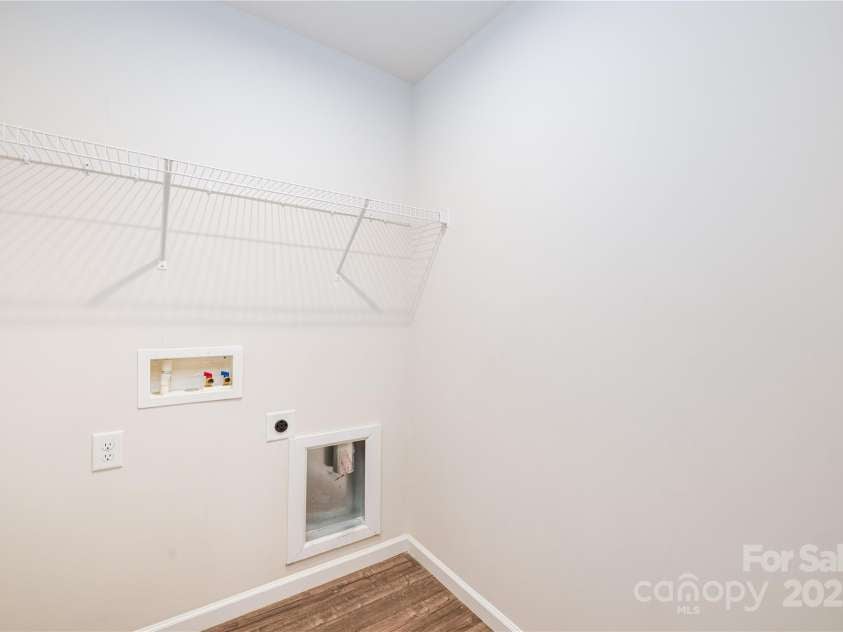 4013 Bowline Drive, Charlotte, NC 28269.  MLS# CAR4237357, YatesRealty ID 3427. 