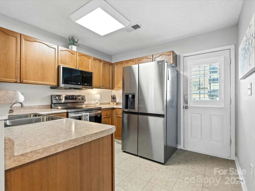 520 Fenton Place, Rock Hill, SC 29732.  MLS# CAR4282082, YatesRealty ID 34270. 