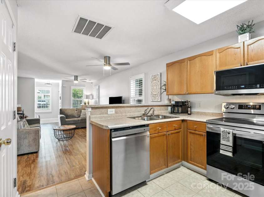 520 Fenton Place, Rock Hill, SC 29732.  MLS# CAR4282082, YatesRealty ID 34270. 