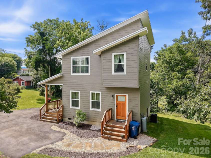 777 High Street, Canton, NC 28716.  MLS# CAR4397764, YatesRealty ID 34270. 