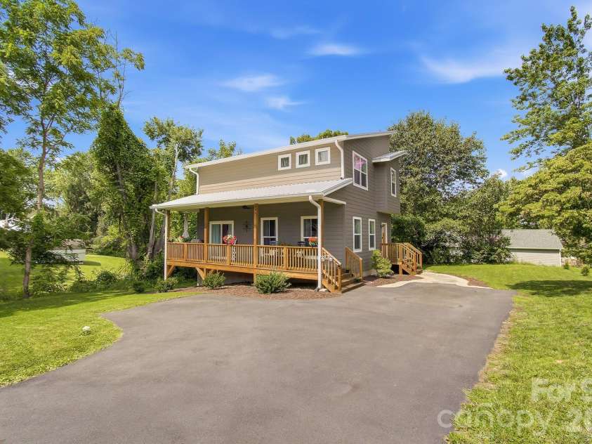 777 High Street, Canton, NC 28716.  MLS# CAR4397764, YatesRealty ID 34270. 
