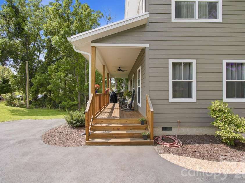777 High Street, Canton, NC 28716.  MLS# CAR4397764, YatesRealty ID 34270. 