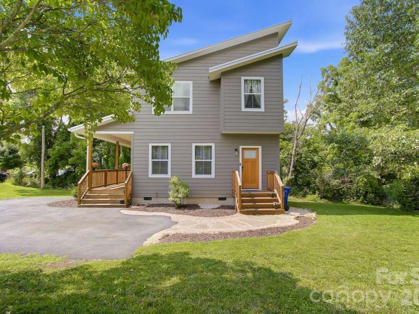 777 High Street, Canton, NC 28716.  MLS# CAR4397764, YatesRealty ID 34270. 