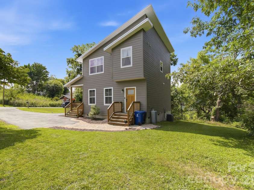777 High Street, Canton, NC 28716.  MLS# CAR4397764, YatesRealty ID 34270. 