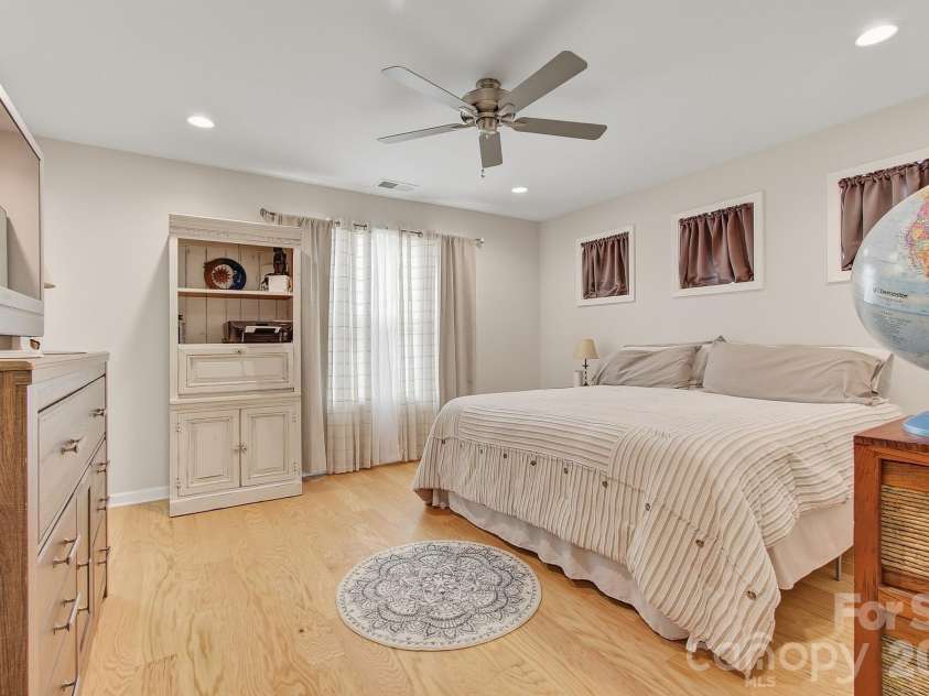 777 High Street, Canton, NC 28716.  MLS# CAR4397764, YatesRealty ID 34270. 
