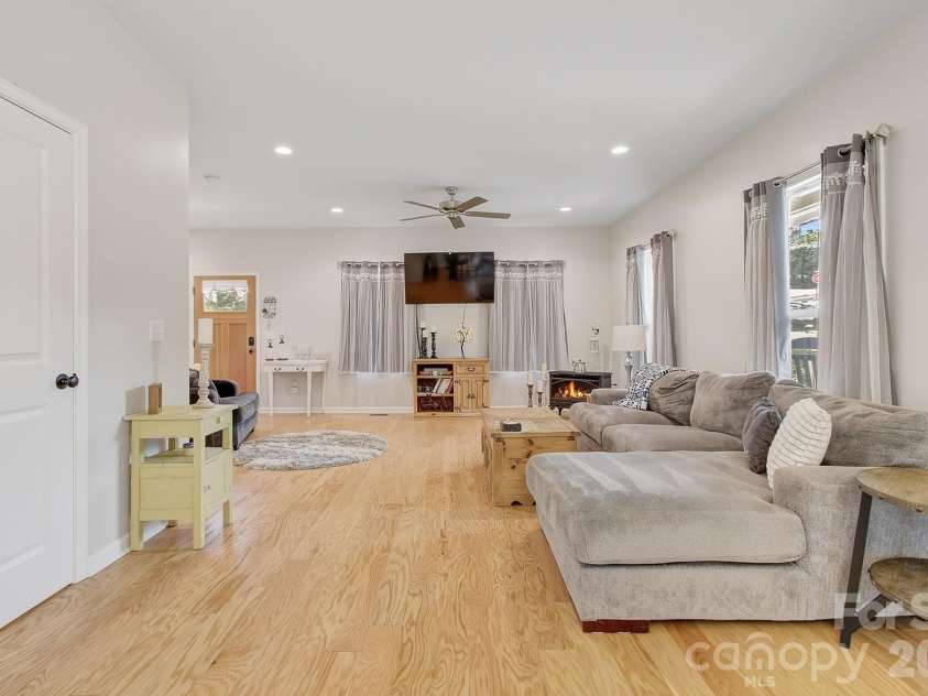 777 High Street, Canton, NC 28716.  MLS# CAR4397764, YatesRealty ID 34270. 