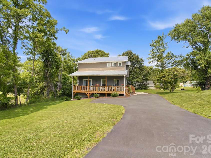 777 High Street, Canton, NC 28716.  MLS# CAR4397764, YatesRealty ID 34270. 