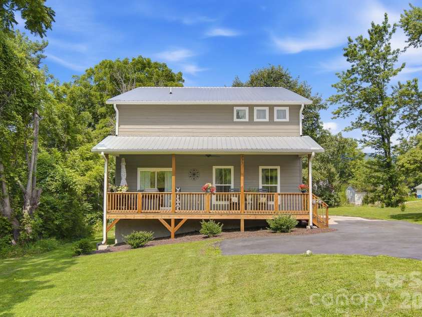 777 High Street, Canton, NC 28716.  MLS# CAR4397764, YatesRealty ID 34270. 