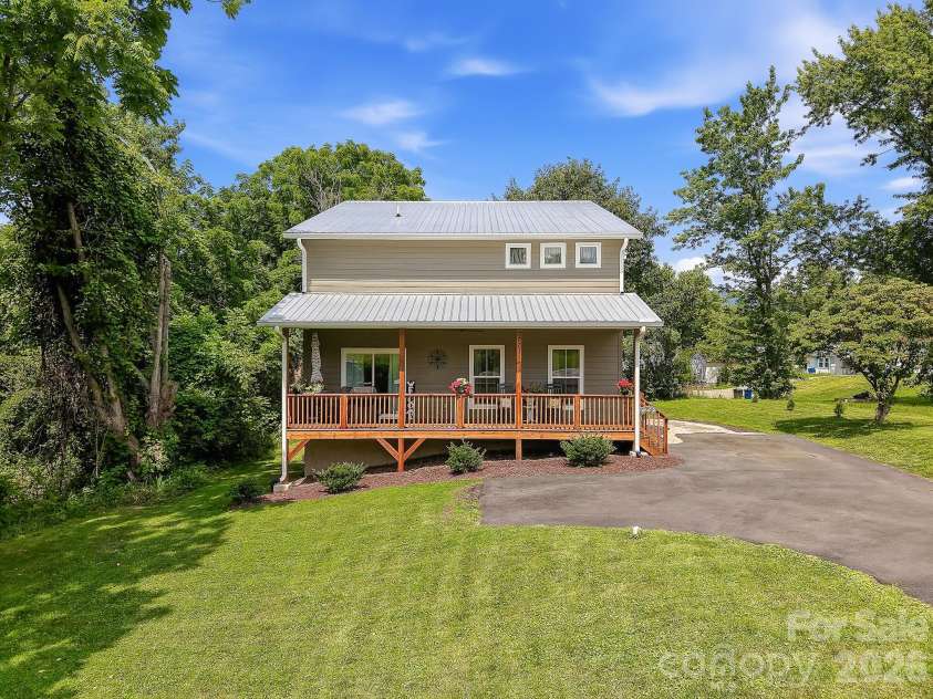 777 High Street, Canton, NC 28716.  MLS# CAR4397764, YatesRealty ID 34270. 