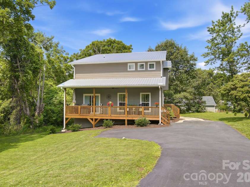 777 High Street, Canton, NC 28716.  MLS# CAR4397764, YatesRealty ID 34270. 