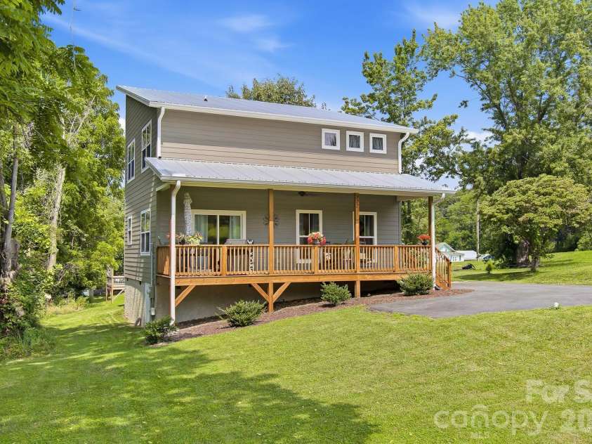 777 High Street, Canton, NC 28716.  MLS# CAR4397764, YatesRealty ID 34270. 
