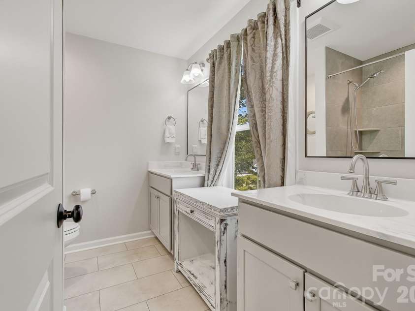 777 High Street, Canton, NC 28716.  MLS# CAR4397764, YatesRealty ID 34270. Master Bath