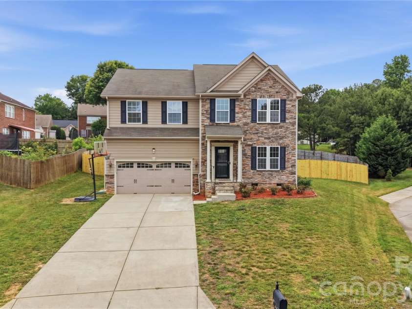 3611 English Garden Drive, Gastonia, NC 28056.  MLS# CAR4396302, YatesRealty ID 34271. 
