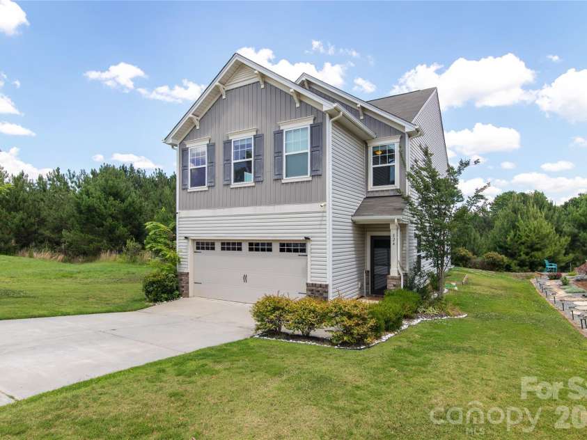 824 Alta Way, Kannapolis, NC 28081.  MLS# CAR4397282, YatesRealty ID 34273. 