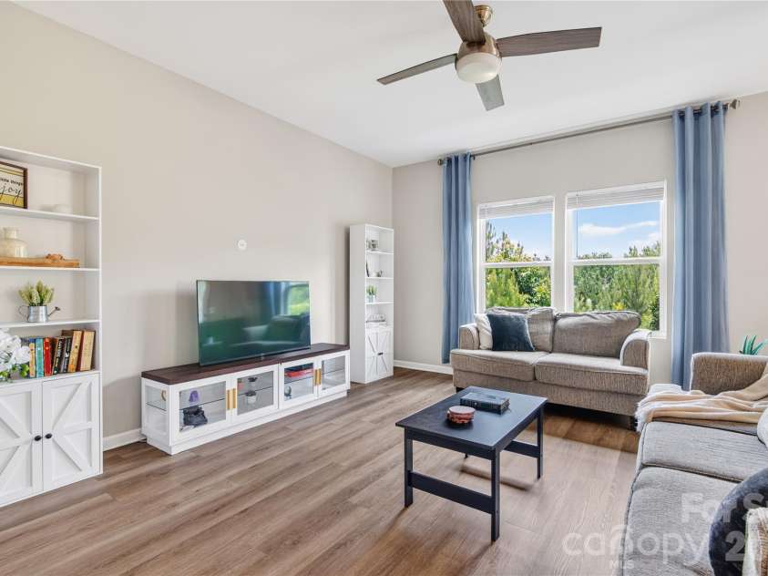 824 Alta Way, Kannapolis, NC 28081.  MLS# CAR4397282, YatesRealty ID 34273. 