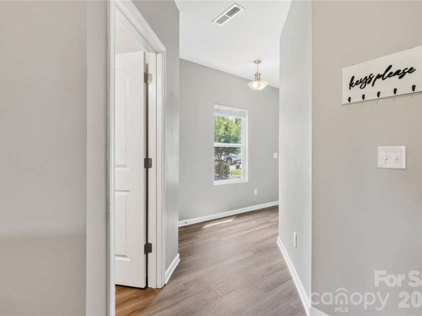 824 Alta Way, Kannapolis, NC 28081.  MLS# CAR4397282, YatesRealty ID 34273. 