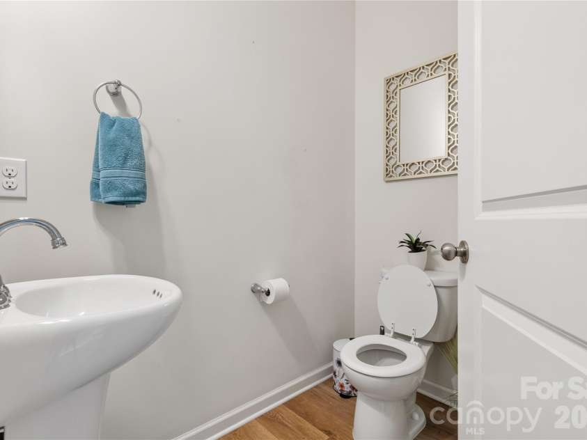 824 Alta Way, Kannapolis, NC 28081.  MLS# CAR4397282, YatesRealty ID 34273. 