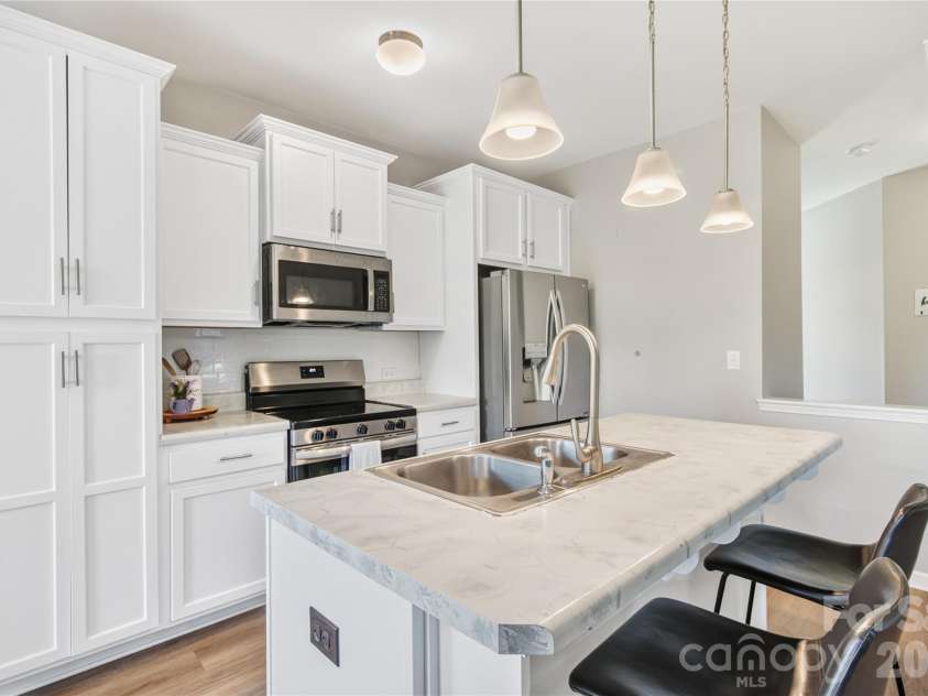 824 Alta Way, Kannapolis, NC 28081.  MLS# CAR4397282, YatesRealty ID 34273. 