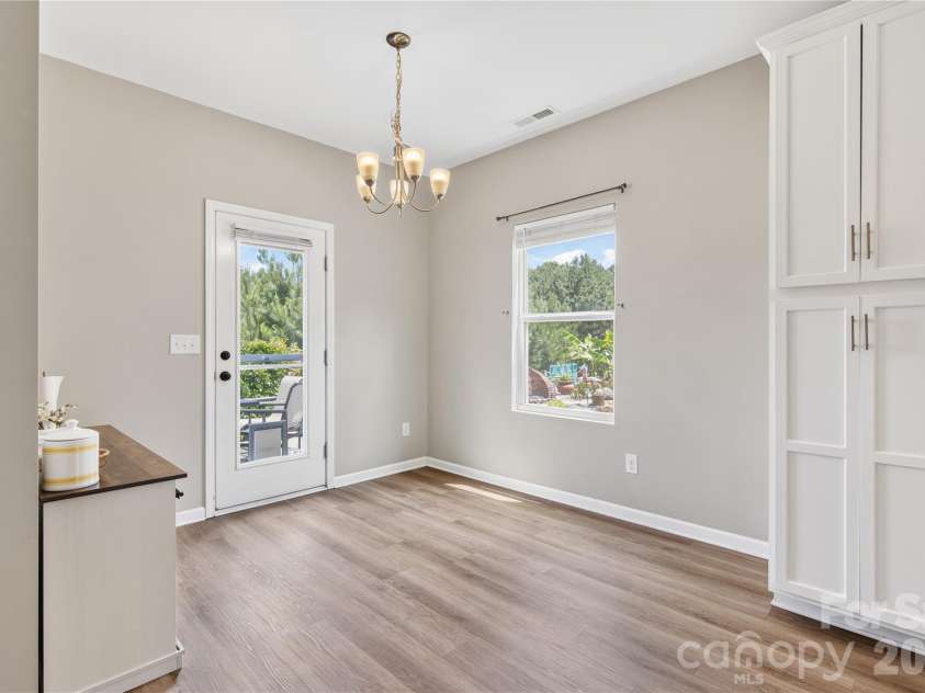 824 Alta Way, Kannapolis, NC 28081.  MLS# CAR4397282, YatesRealty ID 34273. 