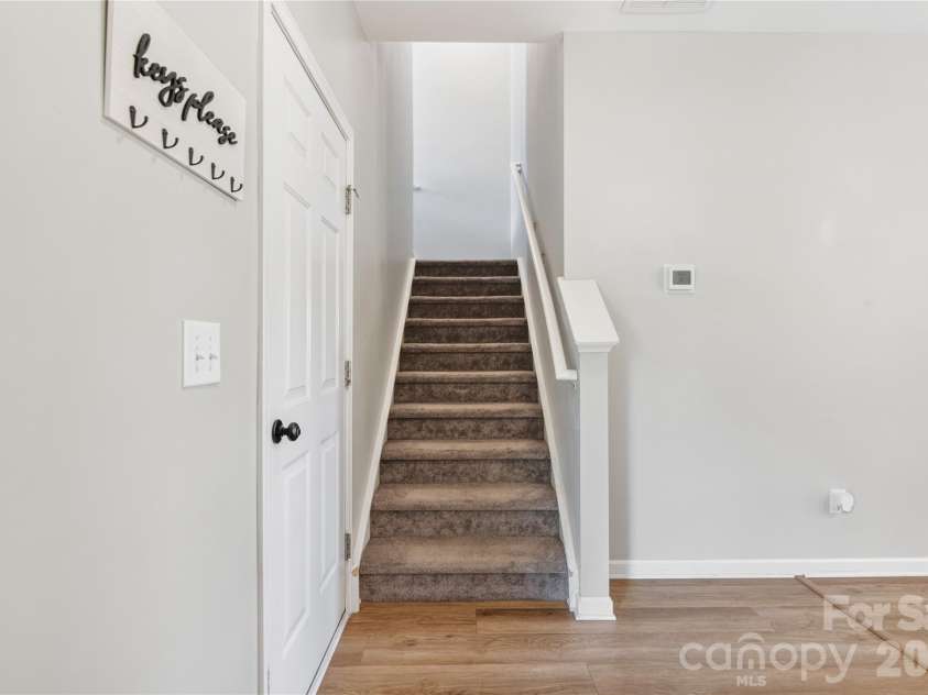 824 Alta Way, Kannapolis, NC 28081.  MLS# CAR4397282, YatesRealty ID 34273. 