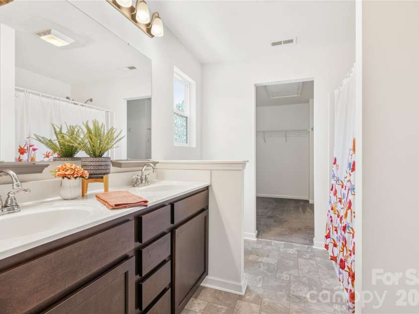 824 Alta Way, Kannapolis, NC 28081.  MLS# CAR4397282, YatesRealty ID 34273. 