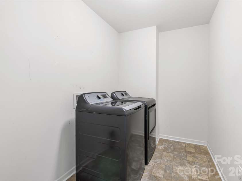 824 Alta Way, Kannapolis, NC 28081.  MLS# CAR4397282, YatesRealty ID 34273. 