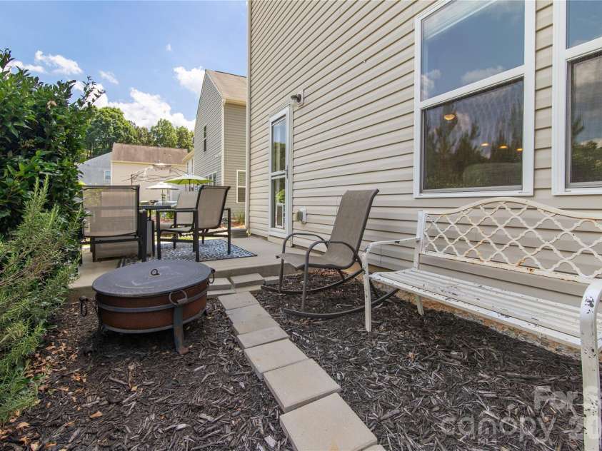 824 Alta Way, Kannapolis, NC 28081.  MLS# CAR4397282, YatesRealty ID 34273. 