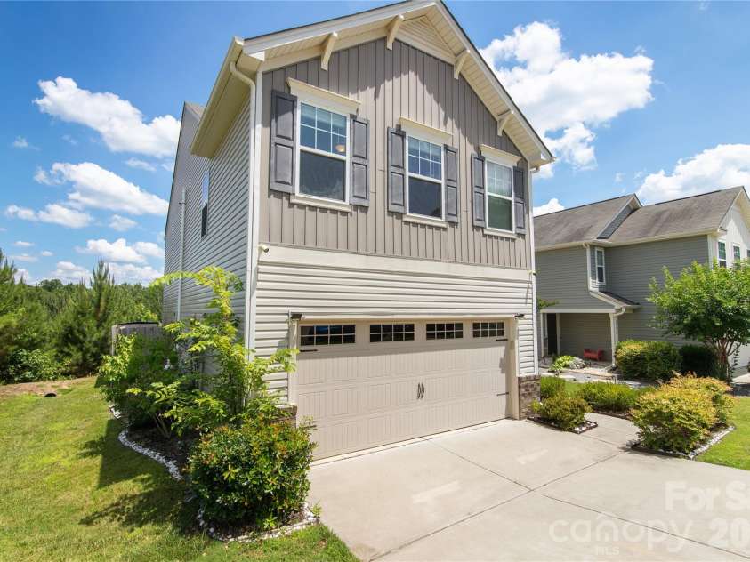 824 Alta Way, Kannapolis, NC 28081.  MLS# CAR4397282, YatesRealty ID 34273. 