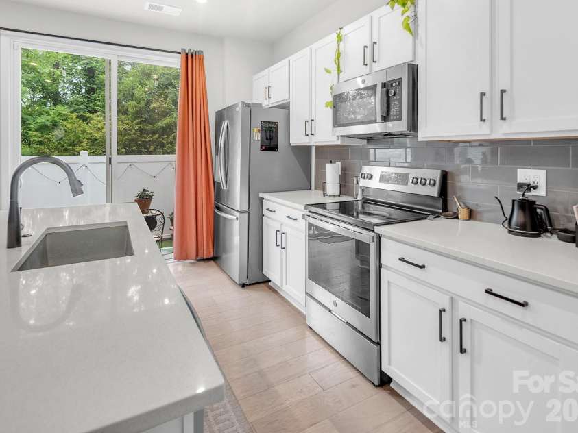 5308 Somerset Hill Lane, Charlotte, NC 28269.  MLS# CAR4378589, YatesRealty ID 34274. 