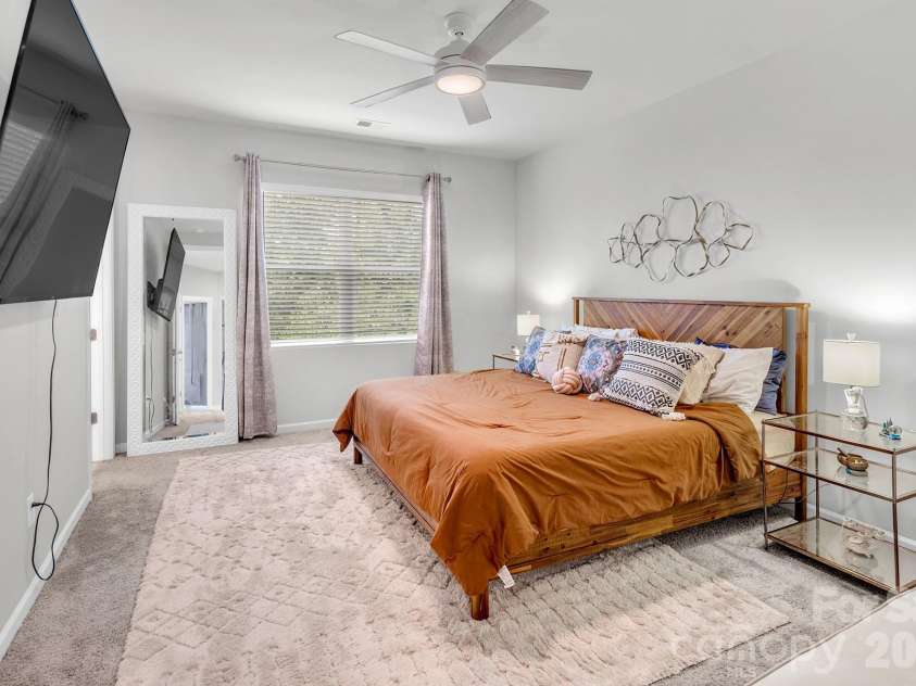 5308 Somerset Hill Lane, Charlotte, NC 28269.  MLS# CAR4378589, YatesRealty ID 34274. 