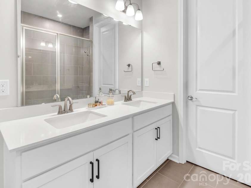5308 Somerset Hill Lane, Charlotte, NC 28269.  MLS# CAR4378589, YatesRealty ID 34274. 