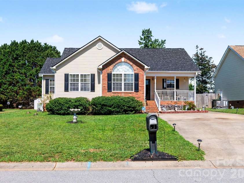4008 Woodleigh Drive, Rock Hill, SC 29732.  MLS# CAR4352508, YatesRealty ID 34275. 