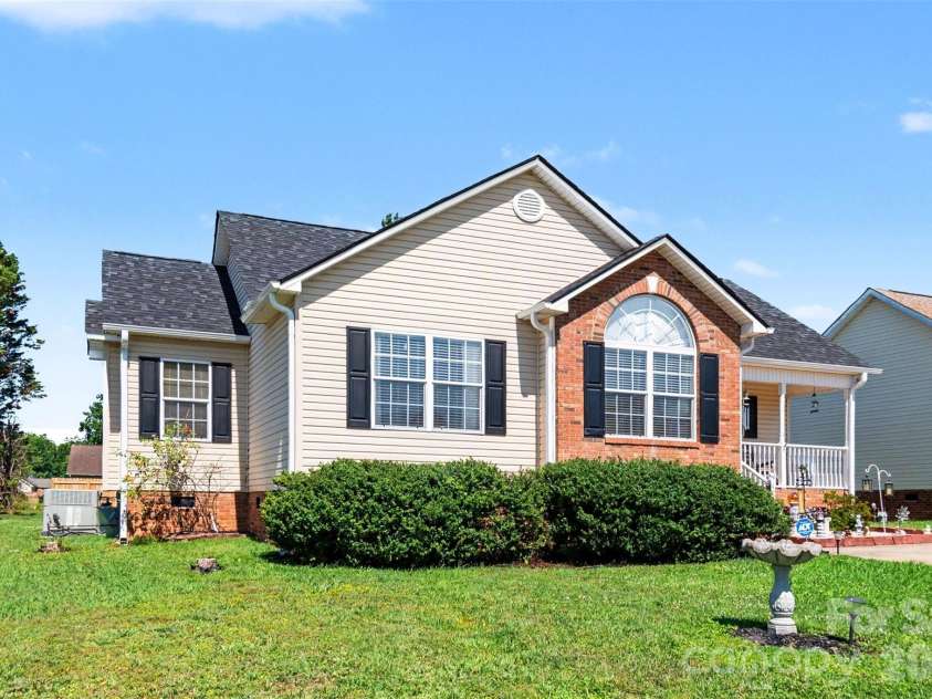 4008 Woodleigh Drive, Rock Hill, SC 29732.  MLS# CAR4352508, YatesRealty ID 34275. 