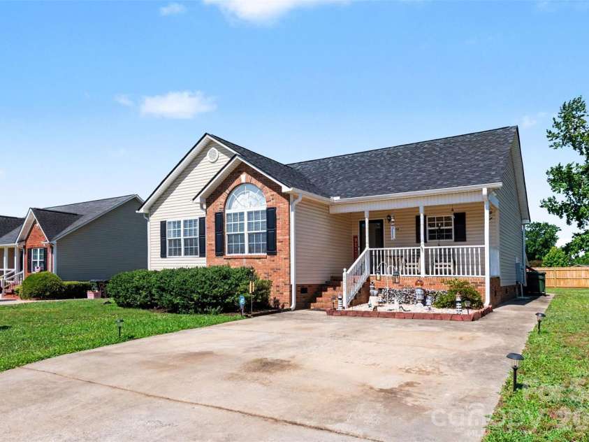 4008 Woodleigh Drive, Rock Hill, SC 29732.  MLS# CAR4352508, YatesRealty ID 34275. 