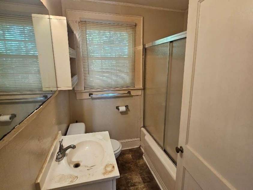 537 Hillandale Street, Concord, NC 28025.  MLS# CAR4295527, YatesRealty ID 34275. Bathroom